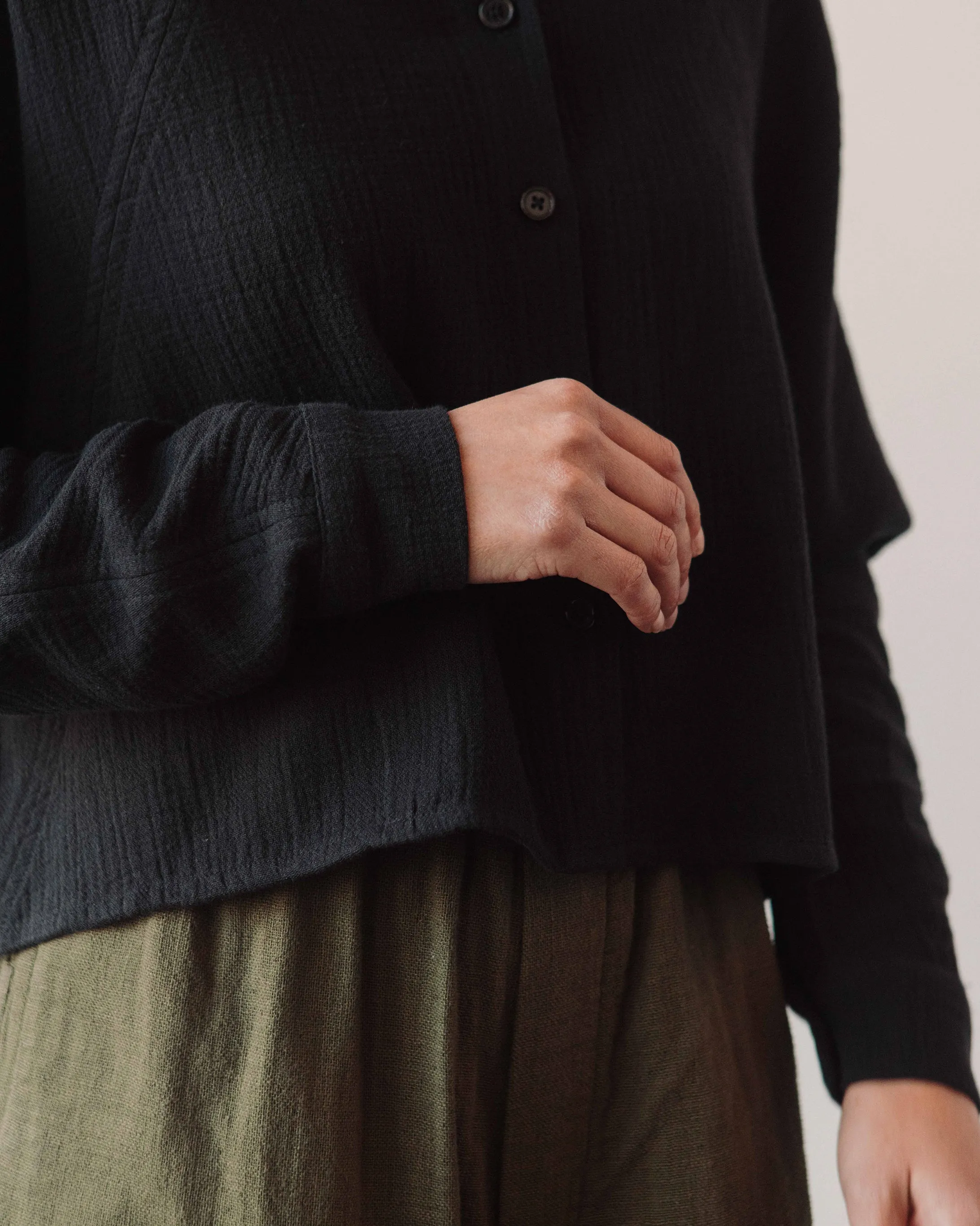7115 Gauze 3/4 Cropped Shirt Jacket, Black