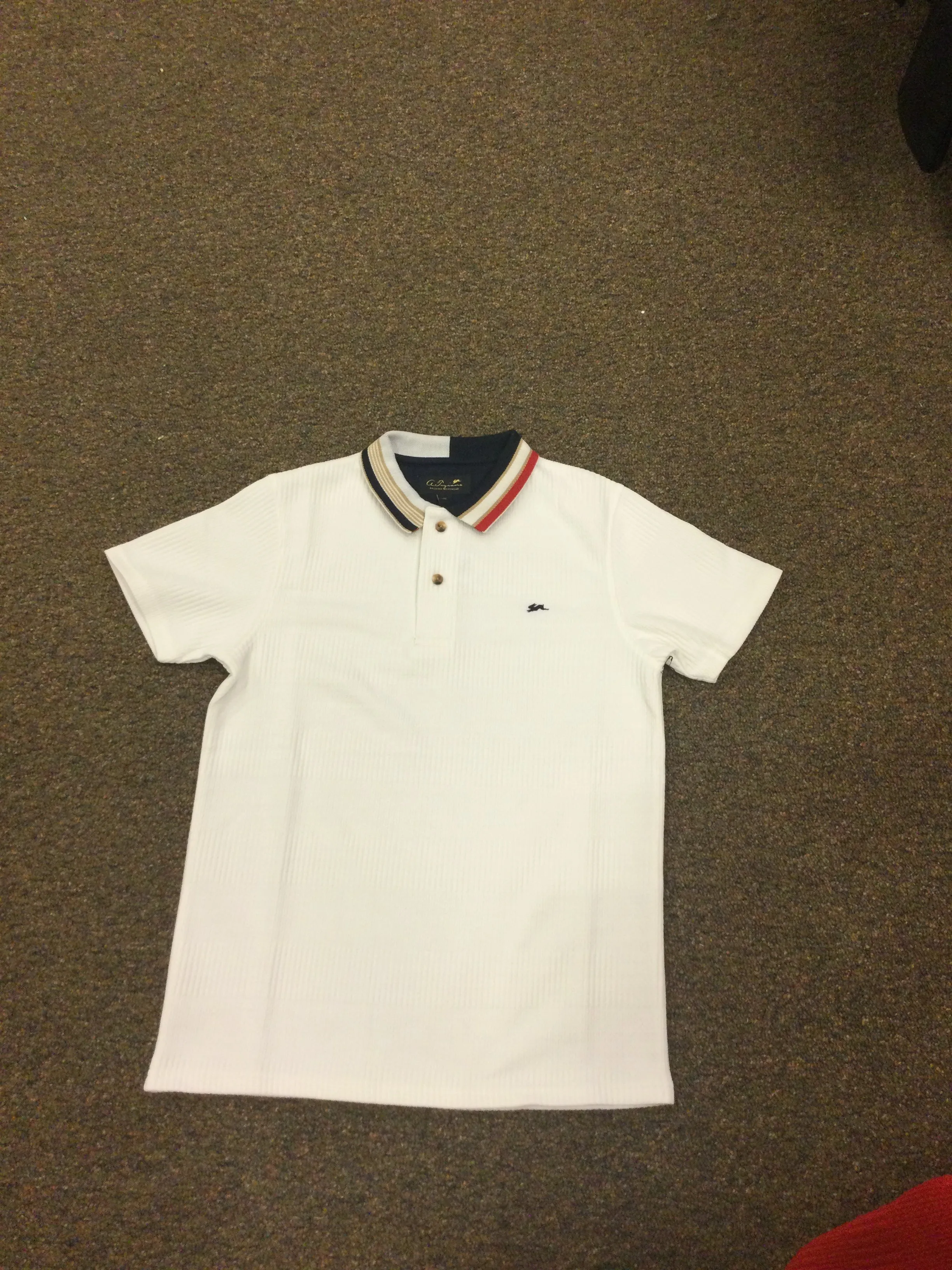 Atiziano polos