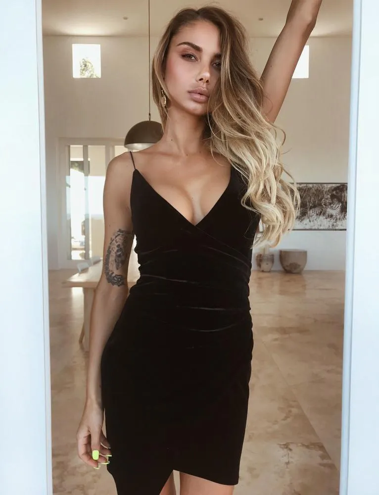 Lexi Velvet Dress - Black