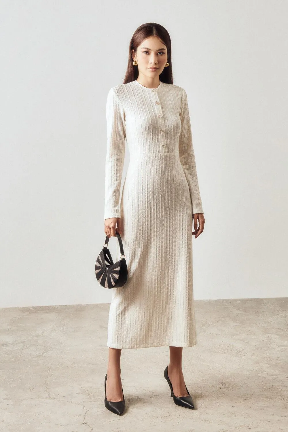 Reshi A-line Long Sleeved Textured Knitted Midi Dress