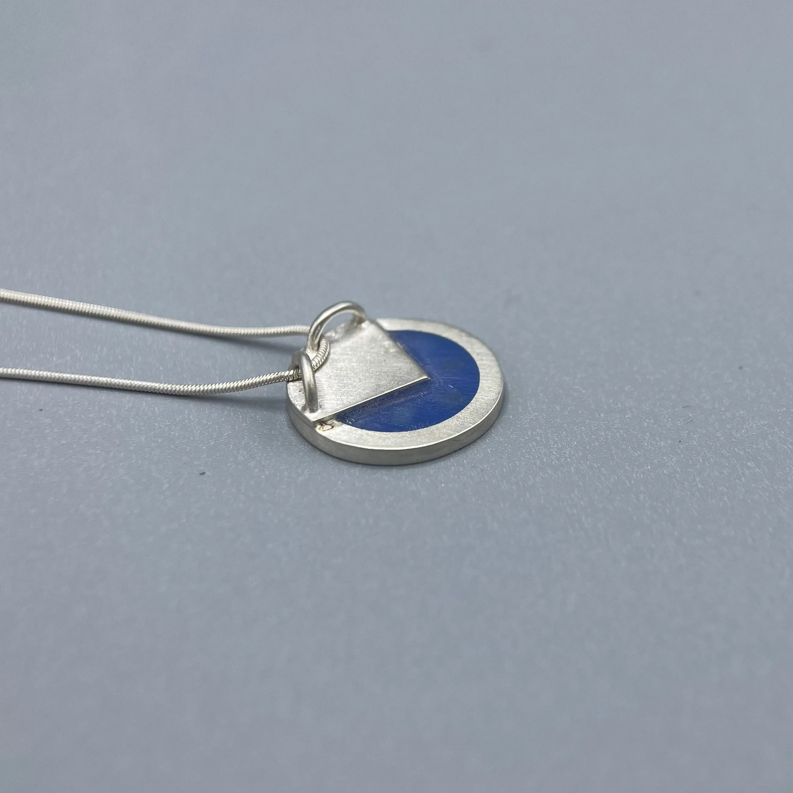 Ruth Hollywood 'Regarde En Haut' Medium Pendant
