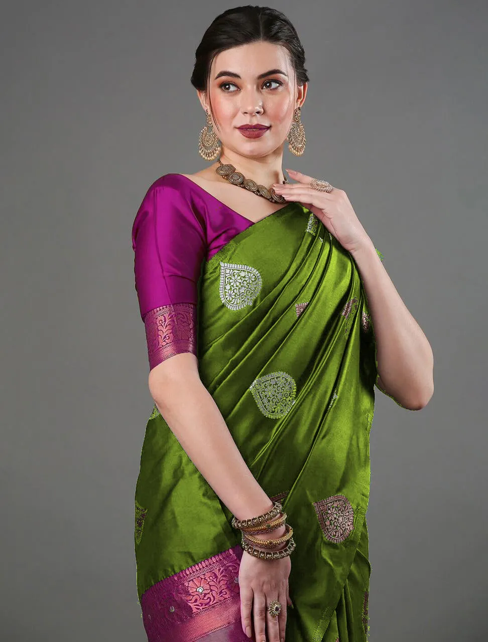 Smart Mahndi Soft Silk Saree With Staring Blouse Piece