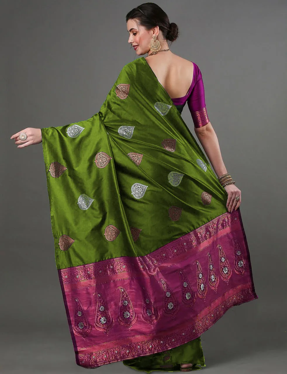 Smart Mahndi Soft Silk Saree With Staring Blouse Piece
